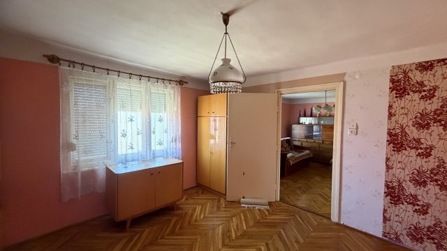 Eladó téglalakás, Baján 26.5 M Ft, 2 szobás