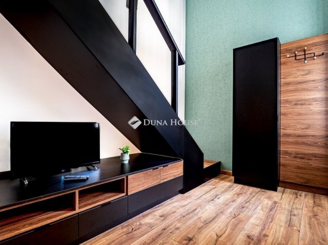 Eladó téglalakás, Budapesten, VI. kerületben 49.9 M Ft, 1 szobás