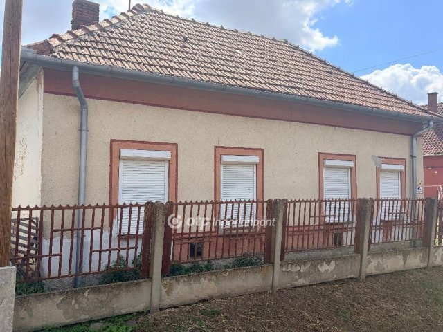 Eladó családi ház, Biharnagybajomban 7.5 M Ft, 2 szobás