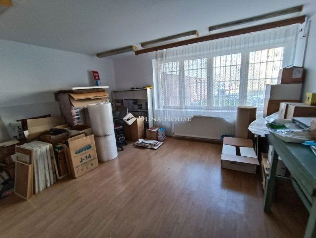 Eladó iroda, Szekszárdon 28.5 M Ft, 5 szobás