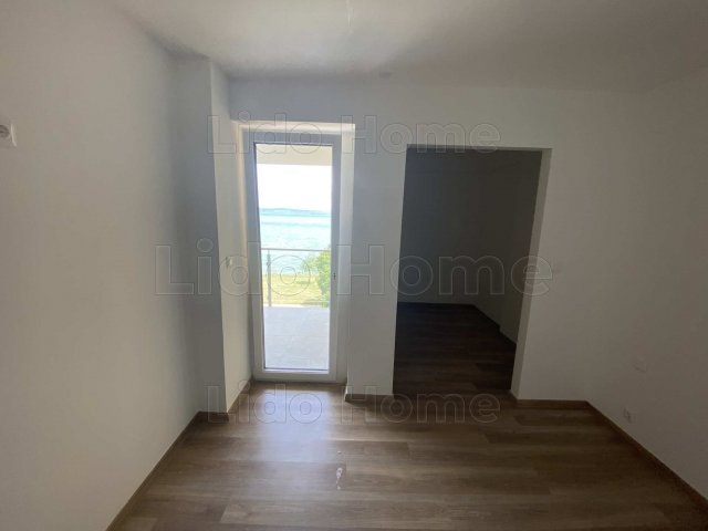 Eladó téglalakás, Siófokon 218.4 M Ft, 4 szobás