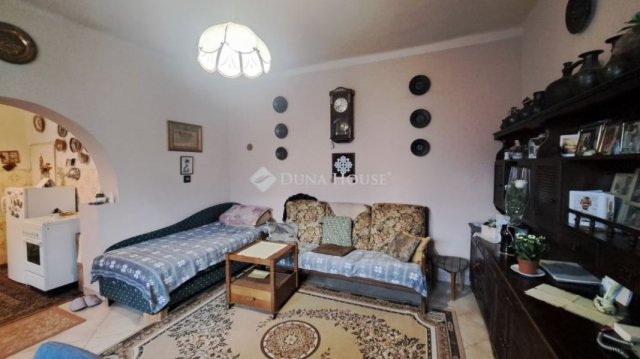 Eladó családi ház, Udvaron 32.5 M Ft, 3 szobás