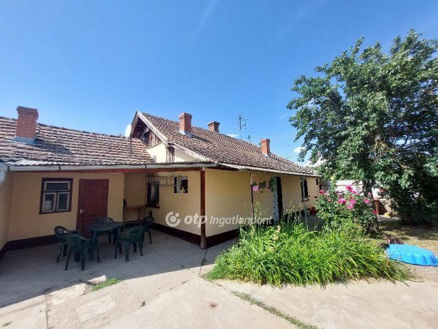 Eladó családi ház, Karcagon 20 M Ft, 2 szobás