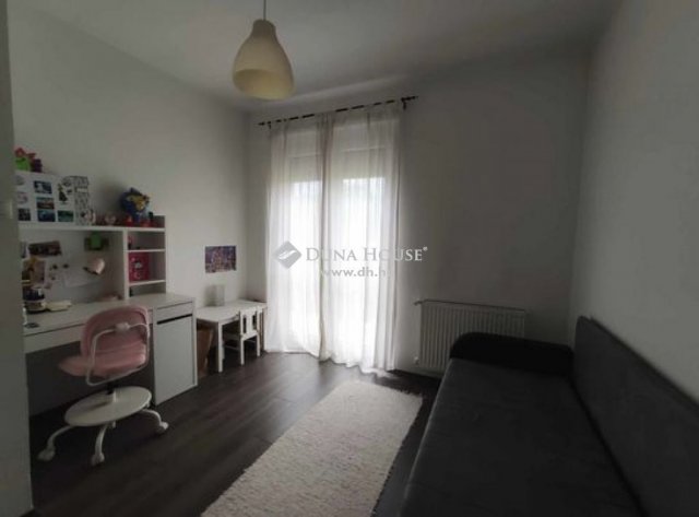 Eladó családi ház, Pécsett 169 M Ft, 5 szobás