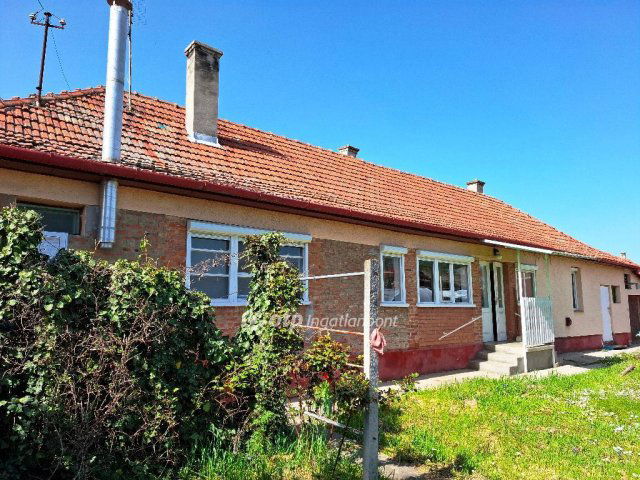 Eladó családi ház, Gyulán 28 M Ft, 3 szobás