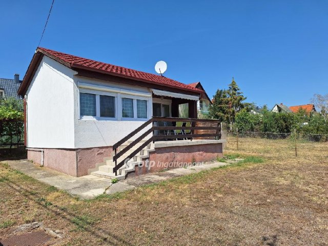 Eladó nyaraló, Alsóörsön 54.9 M Ft, 2+1 szobás