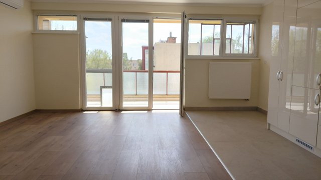 Eladó téglalakás, Nyíregyházán 49.99 M Ft, 1+1 szobás