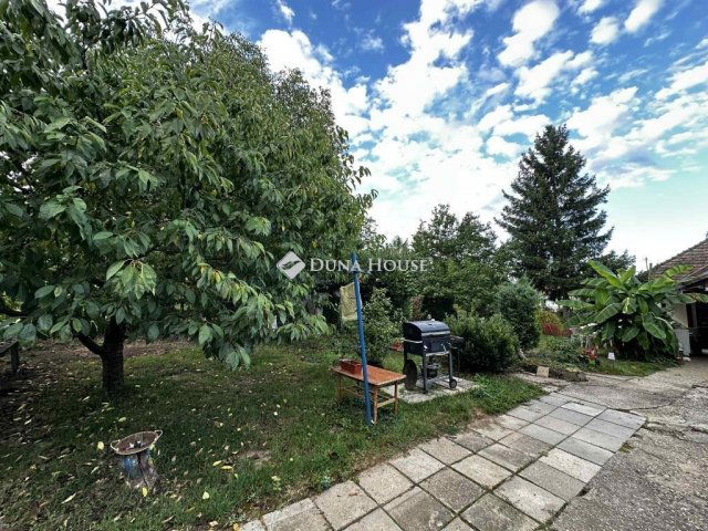 Eladó családi ház, Újiregen 30 M Ft, 4 szobás