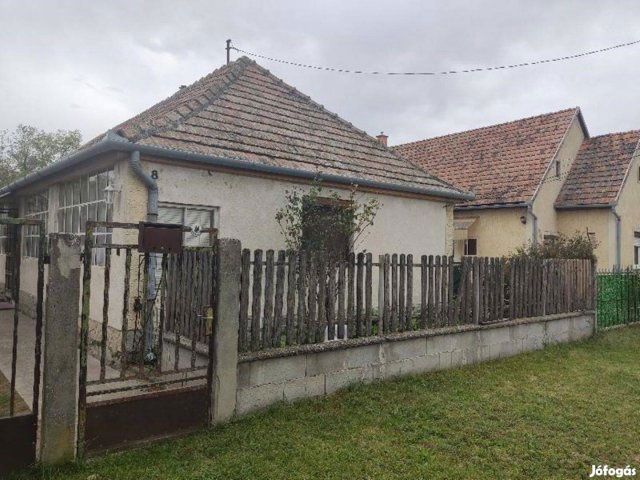 Eladó családi ház, Bőnyön 20 M Ft, 2 szobás