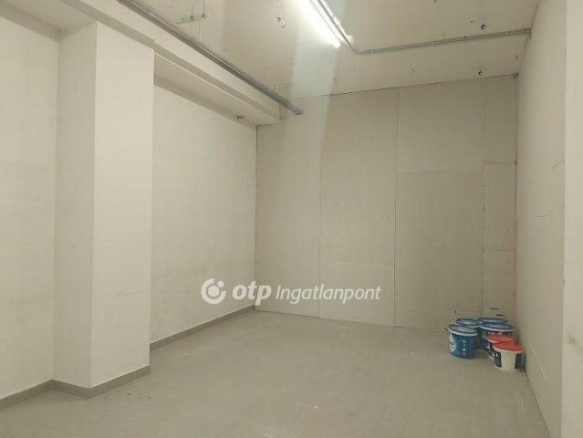 Eladó üzlethelyiség, Szigetváron 23.73 M Ft