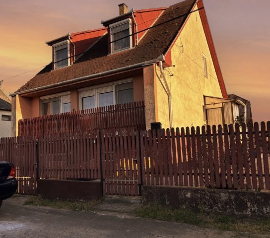 Eladó családi ház, Hajdúsámsonon 72 M Ft, 3+2 szobás