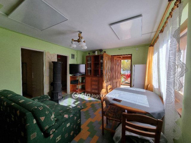 Eladó családi ház, Borgátán 37 M Ft, 2+2 szobás