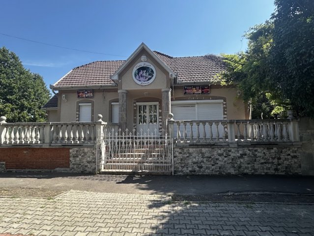 Eladó üzlethelyiség, Újszászon 120 M Ft / költözzbe.hu