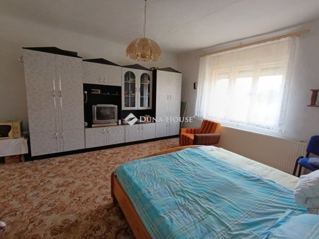 Eladó családi ház, Udvaron 9.9 M Ft, 3 szobás