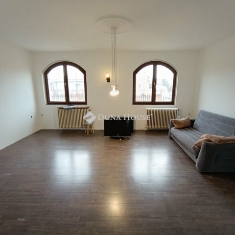 Eladó családi ház, Sándorfalván 110 M Ft, 4 szobás