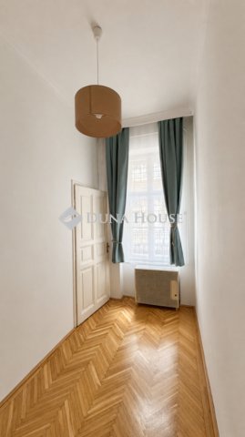 Eladó téglalakás, Budapesten, V. kerületben 74.9 M Ft, 2 szobás
