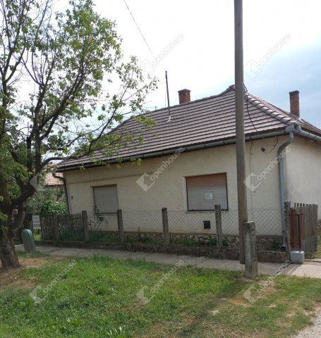 Eladó családi ház, Kadarkúton 16.9 M Ft, 2 szobás