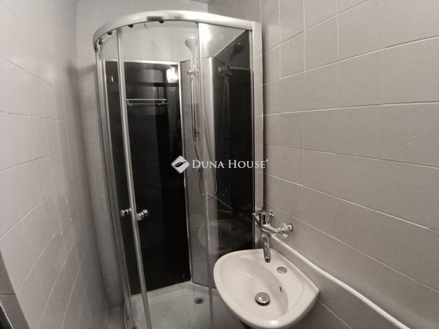 Eladó családi ház, Tápiószentmártonon, Virág utcában 28 M Ft