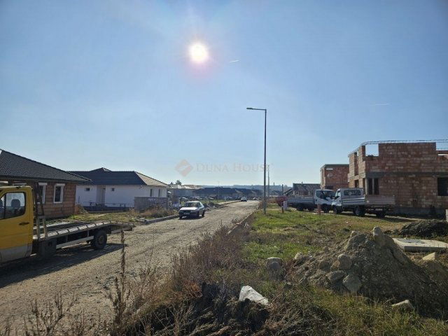 Eladó téglalakás, Mendén 79.9 M Ft, 4 szobás