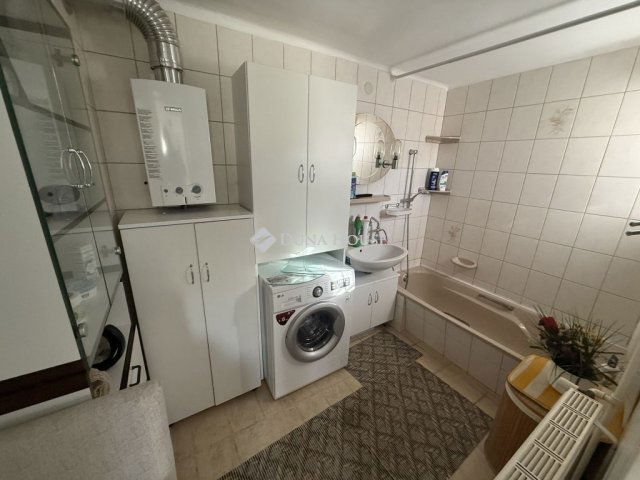 Eladó családi ház, Pécsett 74.99 M Ft, 3+1 szobás