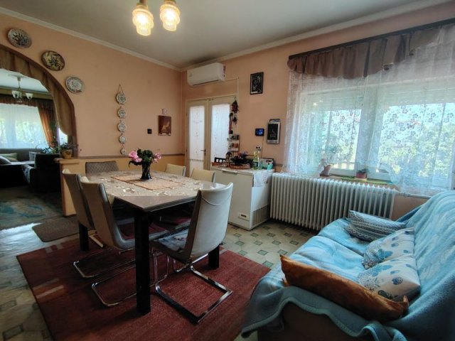 Eladó családi ház, Debrecenben 110 M Ft, 7 szobás