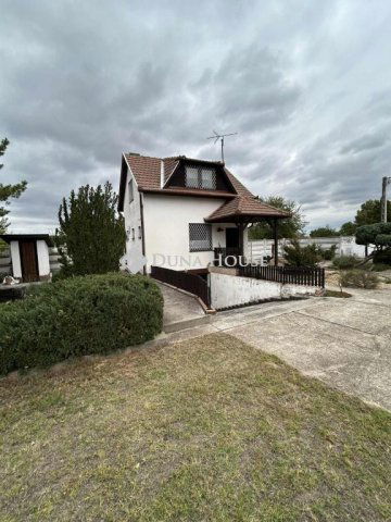 Eladó családi ház, Csemőn 38.5 M Ft, 1 szobás
