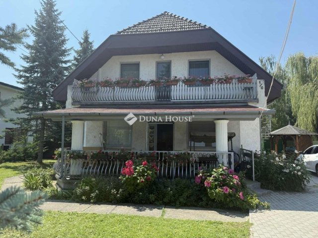Eladó családi ház, Zamárdiban 179.9 M Ft, 8 szobás