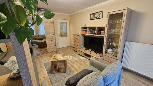 Eladó téglalakás, Egerben 59.5 M Ft, 1+2 szobás