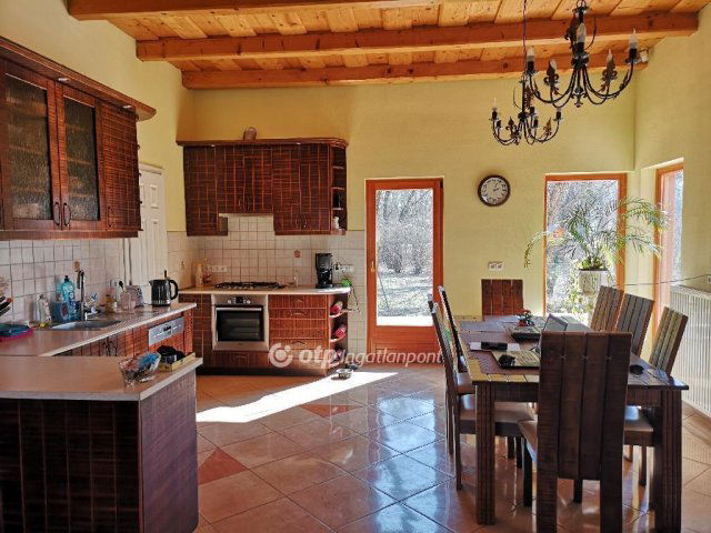 Eladó nyaraló, Takácsin 547.4 M Ft, 11 szobás