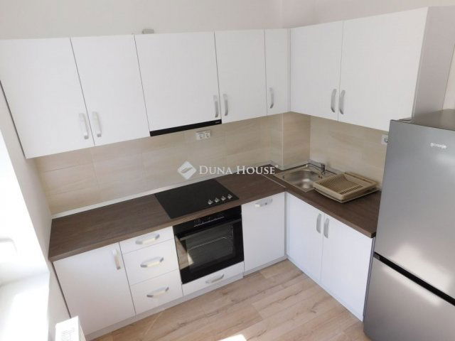 Kiadó panellakás, albérlet, Kecskeméten 180 E Ft / hó, 2 szobás