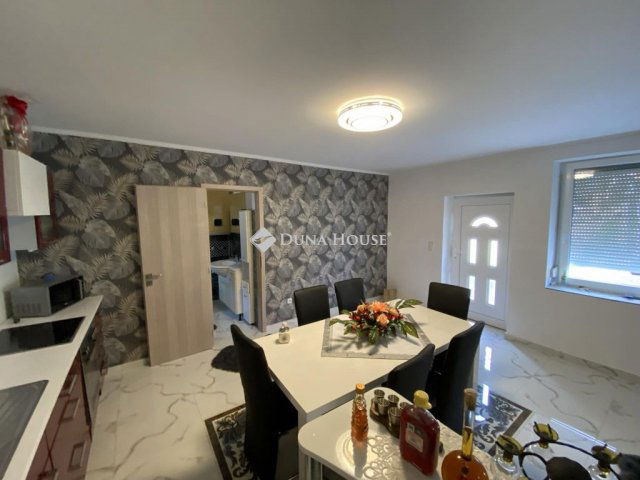 Eladó téglalakás, Mosonmagyaróváron 31.999 M Ft, 2 szobás