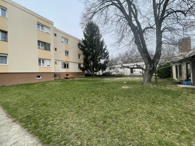 Eladó téglalakás, Veszprémben 69.9 M Ft, 4 szobás