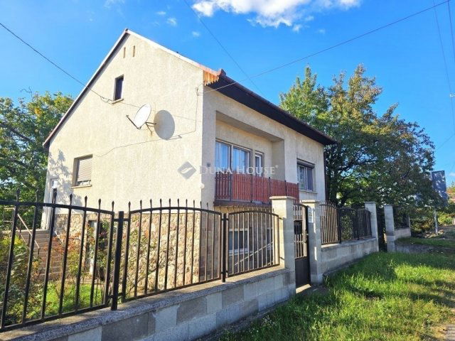 Eladó családi ház, Pécsett 44.9 M Ft, 3 szobás