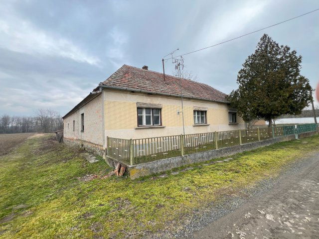 Eladó családi ház, Mohácson 17.5 M Ft, 3 szobás
