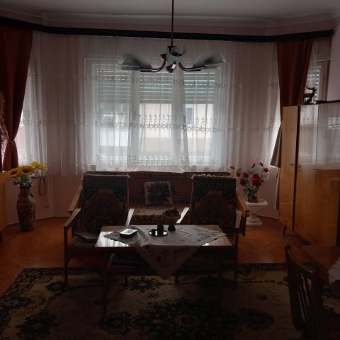 Eladó családi ház, Taron 30 M Ft, 4 szobás