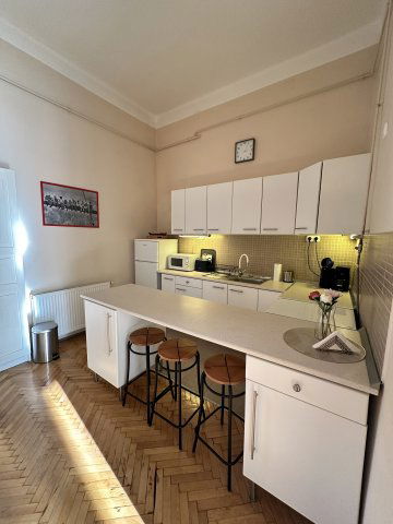 Kiadó téglalakás, albérlet, VI. kerületben, Vörösmarty utcában