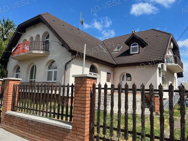Eladó üzlethelyiség, Vecsésen 180 M Ft, 9 szobás
