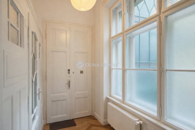 Eladó téglalakás, Budapesten, V. kerületben 196 M Ft, 3 szobás