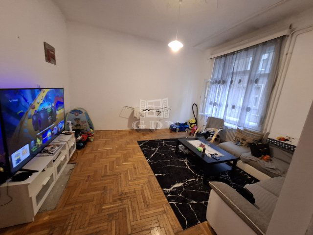 Eladó téglalakás, Budapesten, VIII. kerületben, Baross utcában