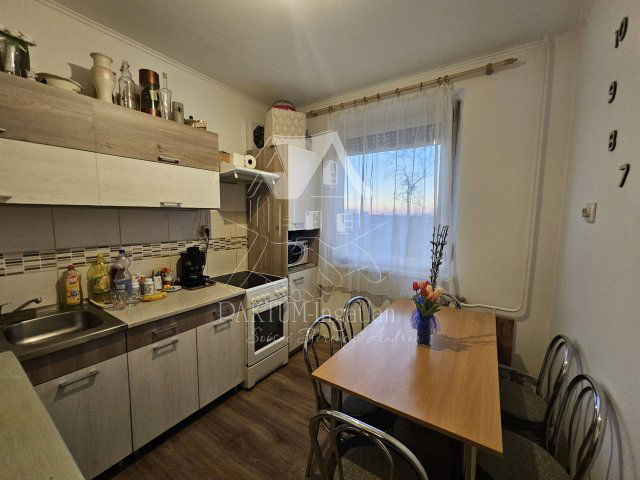 Eladó panellakás, Szolnokon 32.9 M Ft, 1+2 szobás