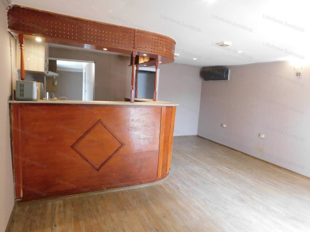 Eladó családi ház, Dombóváron 26.5 M Ft, 2 szobás