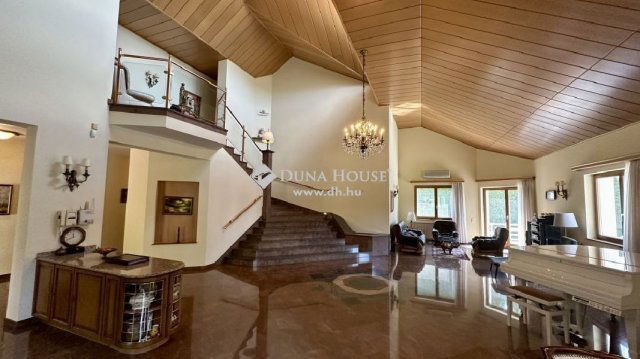 Eladó családi ház, Leányfaluban 582 M Ft, 6+1 szobás