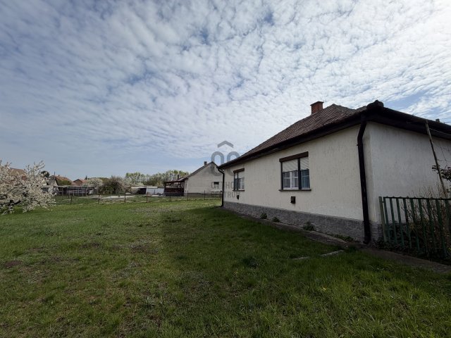 Eladó családi ház, Rózsaszentmártonon 25.9 M Ft, 3 szobás