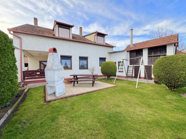 Eladó családi ház, Dunaszekcsőn 59.9 M Ft, 4 szobás