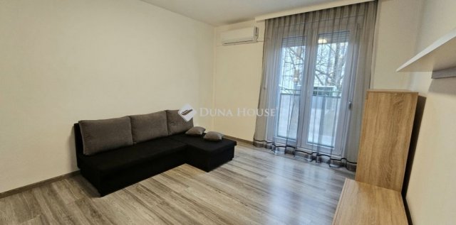 Kiadó panellakás, albérlet, Pécsett 160 E Ft / hó, 2 szobás