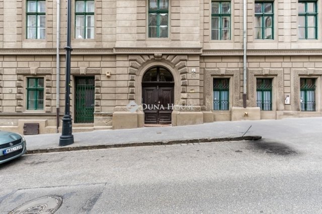 Eladó téglalakás, Budapesten, I. kerületben 109.9 M Ft, 2 szobás