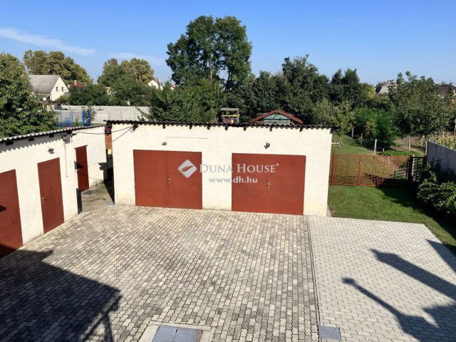 Eladó családi ház, Kisbéren 78.5 M Ft, 5 szobás