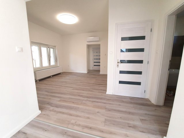 Eladó családi ház, Nagykőrösön 95 M Ft, 7+2 szobás