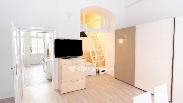 Eladó téglalakás, Budapesten, VI. kerületben 68 M Ft, 2 szobás