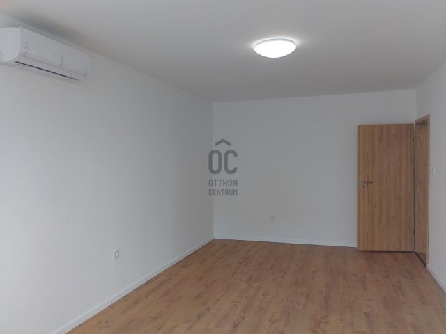 Eladó panellakás, Pécsett 54.9 M Ft, 2 szobás